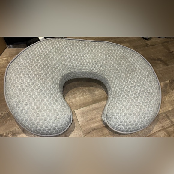 Boppy Luxe Nursing & Infant Support Pillow (Pre-loved) - Picture 11 of 13